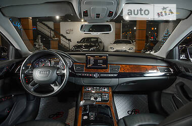 Седан Audi A8 2017 в Одесі