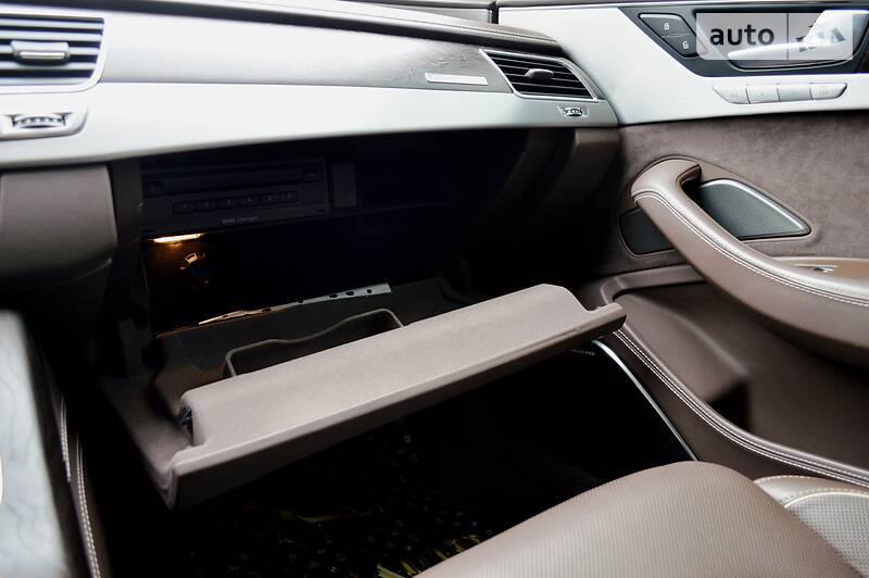 Седан Audi A8 2012 в Одесі