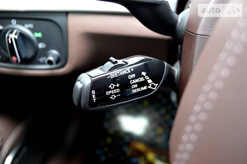 Седан Audi A8 2012 в Одесі