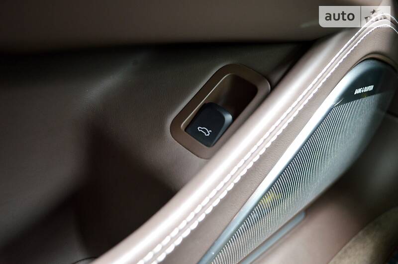 Седан Audi A8 2012 в Одесі