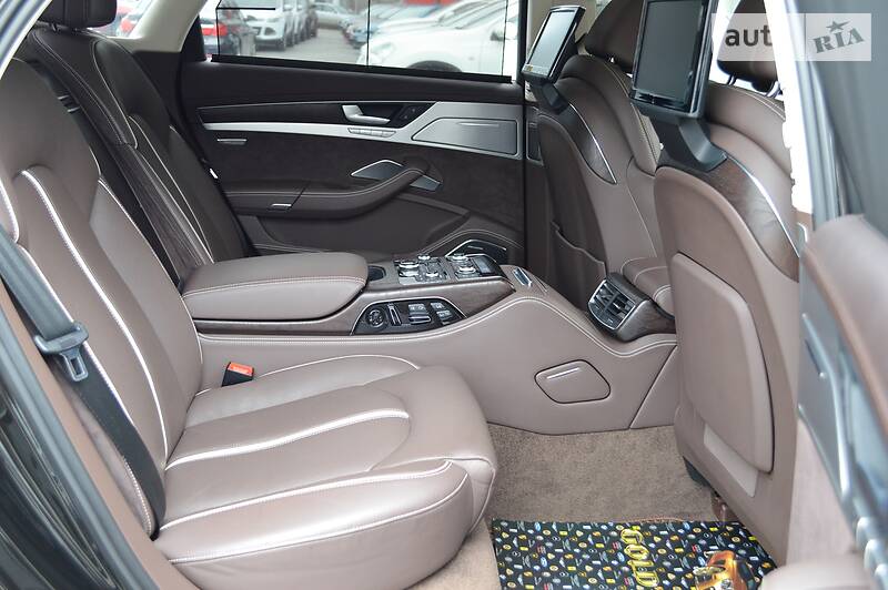 Седан Audi A8 2012 в Одесі