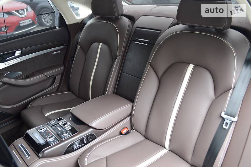Седан Audi A8 2012 в Одесі