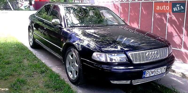 Седан Audi A8 1997 в Тячеві