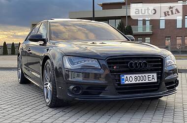 Седан Audi A8 2010 в Иршаве