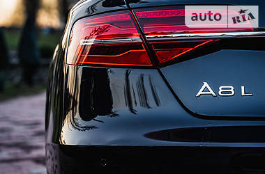Седан Audi A8 2016 в 