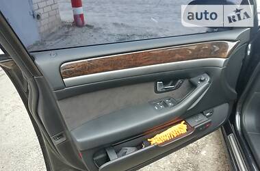 Седан Audi A8 2004 в 