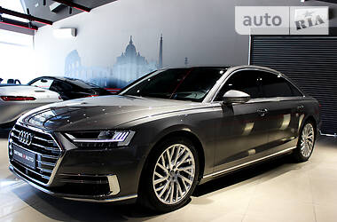 Седан Audi A8 2017 в 