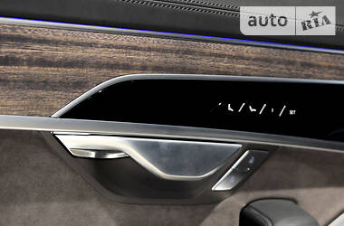 Седан Audi A8 2017 в 