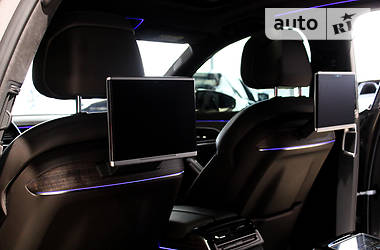 Седан Audi A8 2017 в 