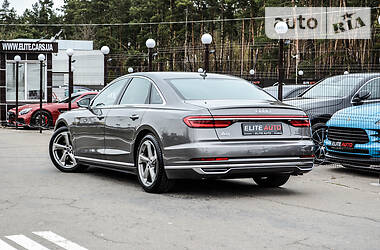 Седан Audi A8 2017 в 