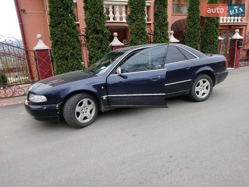 Седан Audi A8 1997 в Тячеві