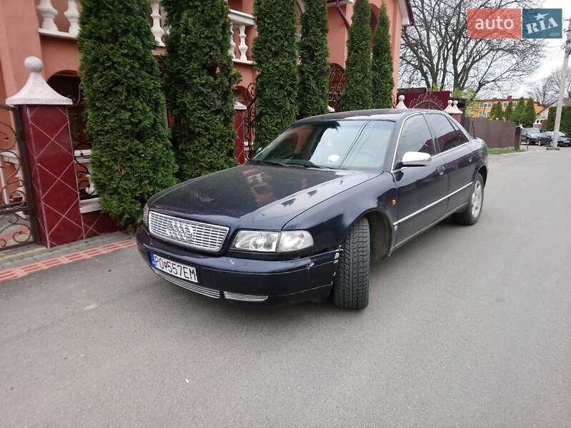 Седан Audi A8 1997 в Тячеві