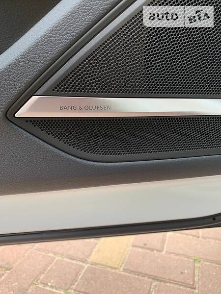 Седан Audi A8 2018 в Хмельницькому