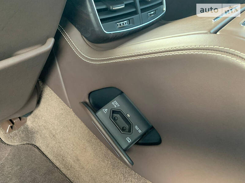 Седан Audi A8 2012 в Харкові