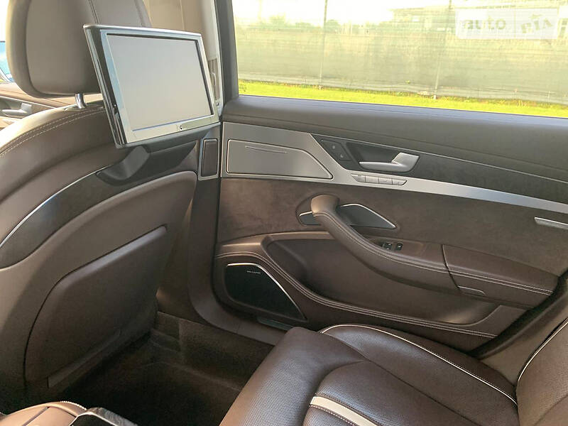 Седан Audi A8 2012 в Харкові