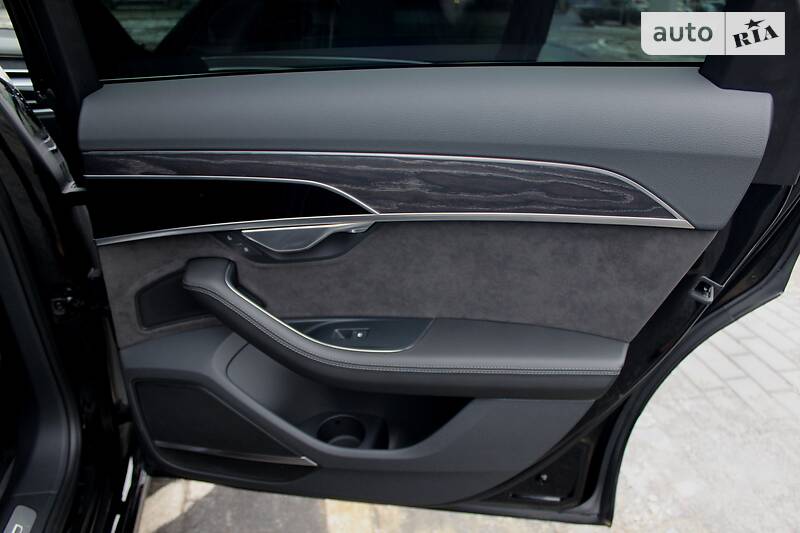 Седан Audi A8 2018 в Харькове