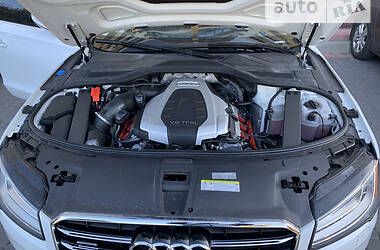 Седан Audi A8 2015 в 