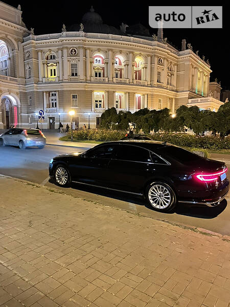 Седан Audi A8 2021 в 
