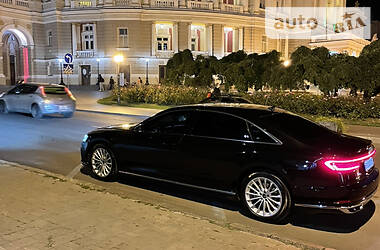 Седан Audi A8 2021 в Одесі