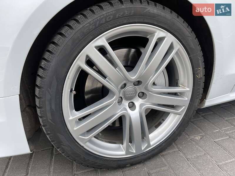 Седан Audi A8 2016 в Києві