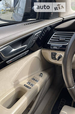 Седан Audi A8 2015 в 