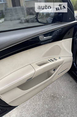 Седан Audi A8 2015 в 