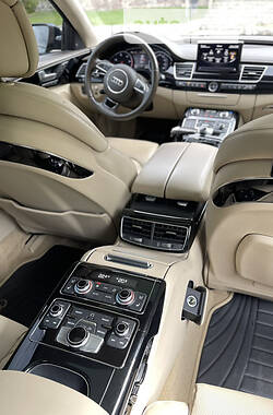 Седан Audi A8 2015 в 
