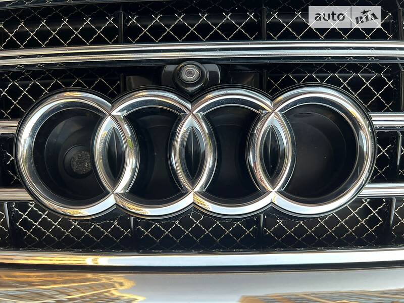 Седан Audi A8 2014 в Києві