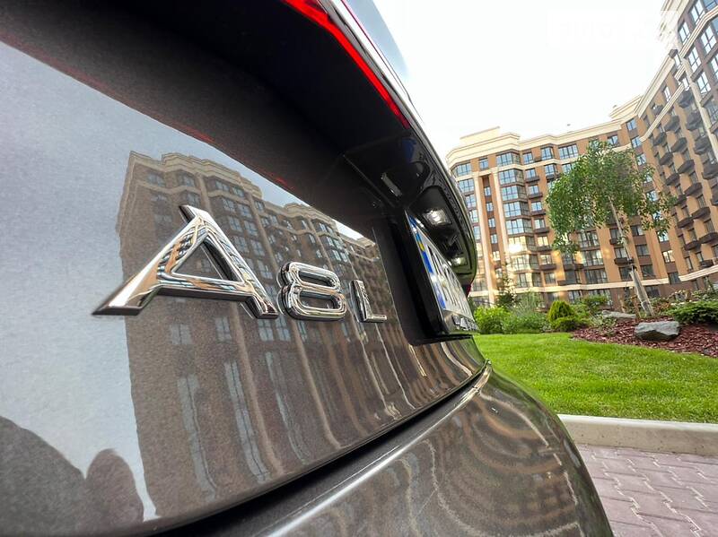 Седан Audi A8 2014 в Києві