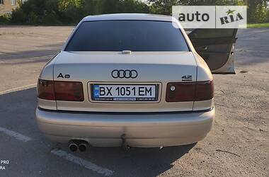 Седан Audi A8 2000 в Новій Ушиці