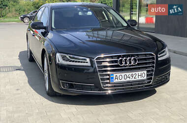 Седан Audi A8 2015 в Ужгороді