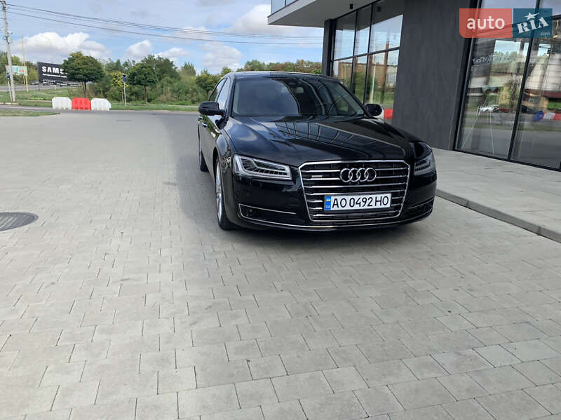 Седан Audi A8 2015 в Ужгороде