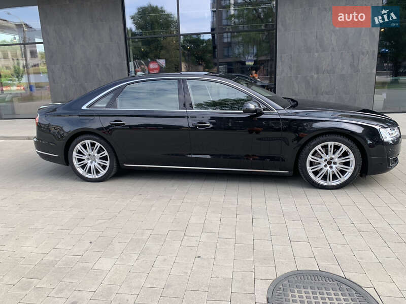 Седан Audi A8 2015 в Ужгороде