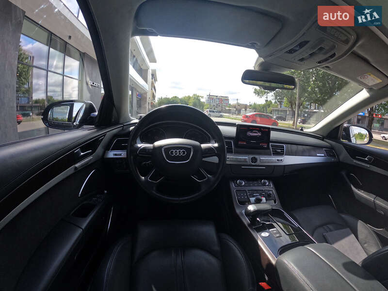 Седан Audi A8 2015 в Ужгороде