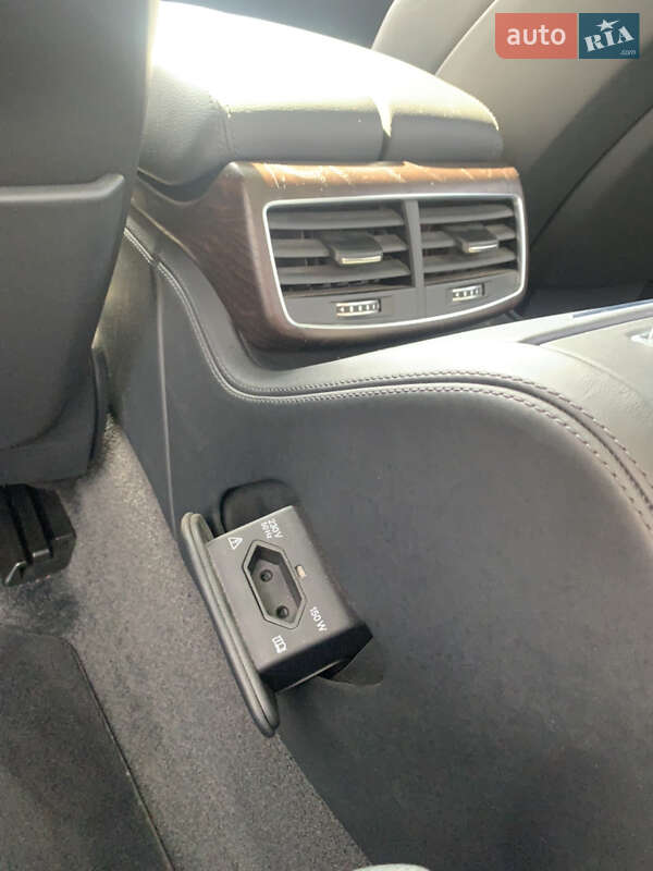 Седан Audi A8 2015 в Ужгороде