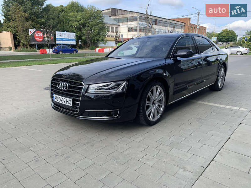 Седан Audi A8 2015 в Ужгороді