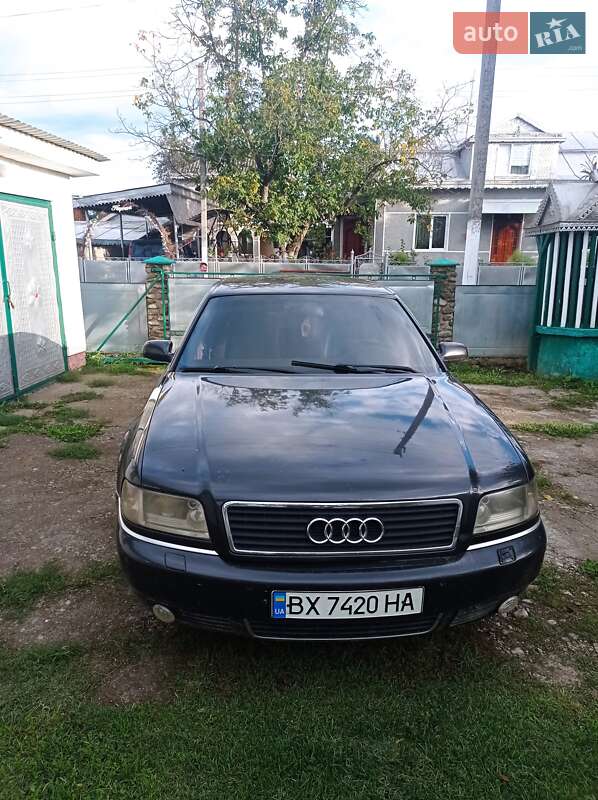 Седан Audi A8 2000 в Снятине