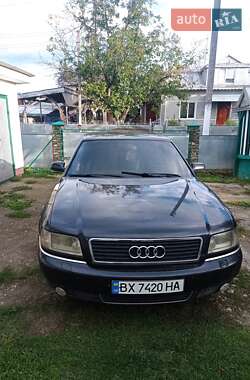 Седан Audi A8 2000 в Снятині