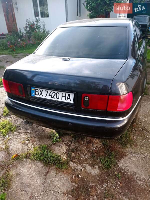 Седан Audi A8 2000 в Снятине