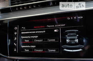 Седан Audi A8 2017 в Одесі