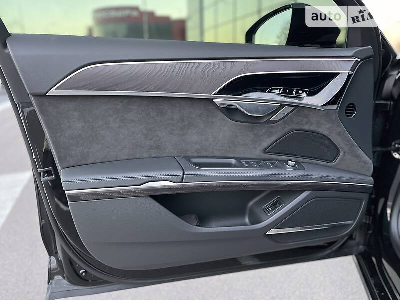 Седан Audi A8 2021 в Киеве