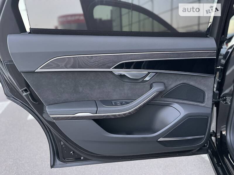 Седан Audi A8 2021 в Киеве