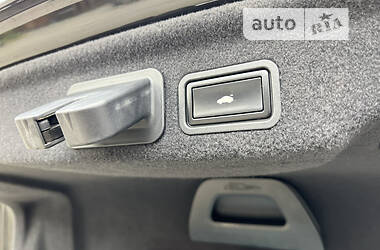 Седан Audi A8 2011 в 