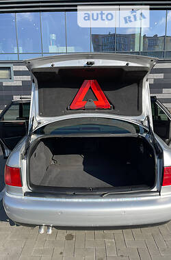 Седан Audi A8 2001 в 