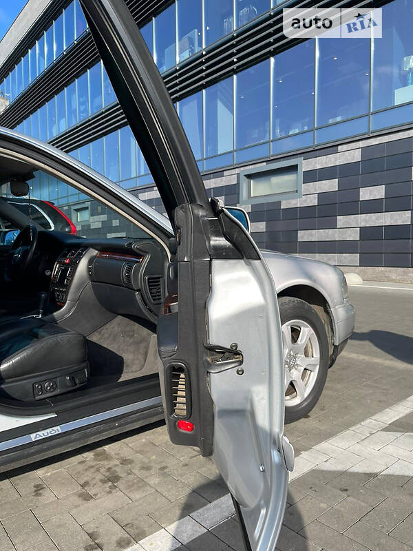 Седан Audi A8 2001 в Ивано-Франковске