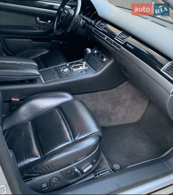 Седан Audi A8 2005 в Черновцах
