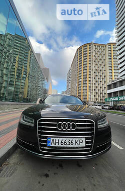 Седан Audi A8 2015 в Одесі