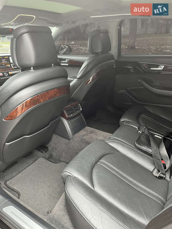Седан Audi A8 2012 в Києві