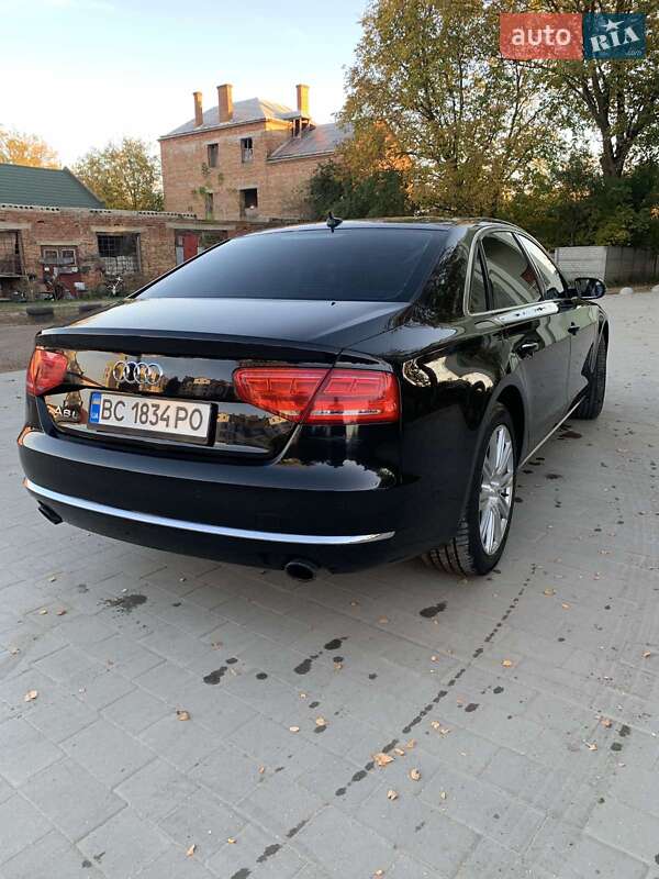 Седан Audi A8 2014 в Львове
