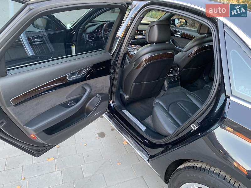 Седан Audi A8 2014 в Львове